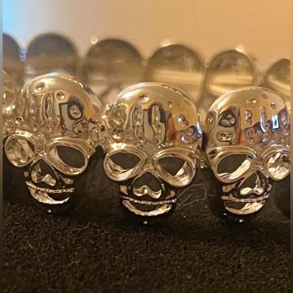 NWOT SKULL BRACELET - Picture 1 of 4